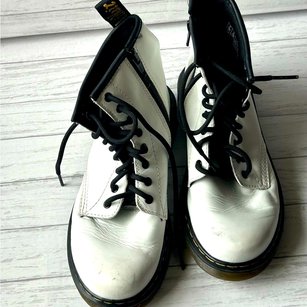 Dr. Martens
Kids' 1460 Softy T Leather
Lace-Up Boot.   Size 3